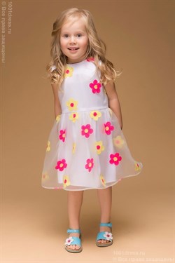 Детское белое платье с цветочной вышивкой